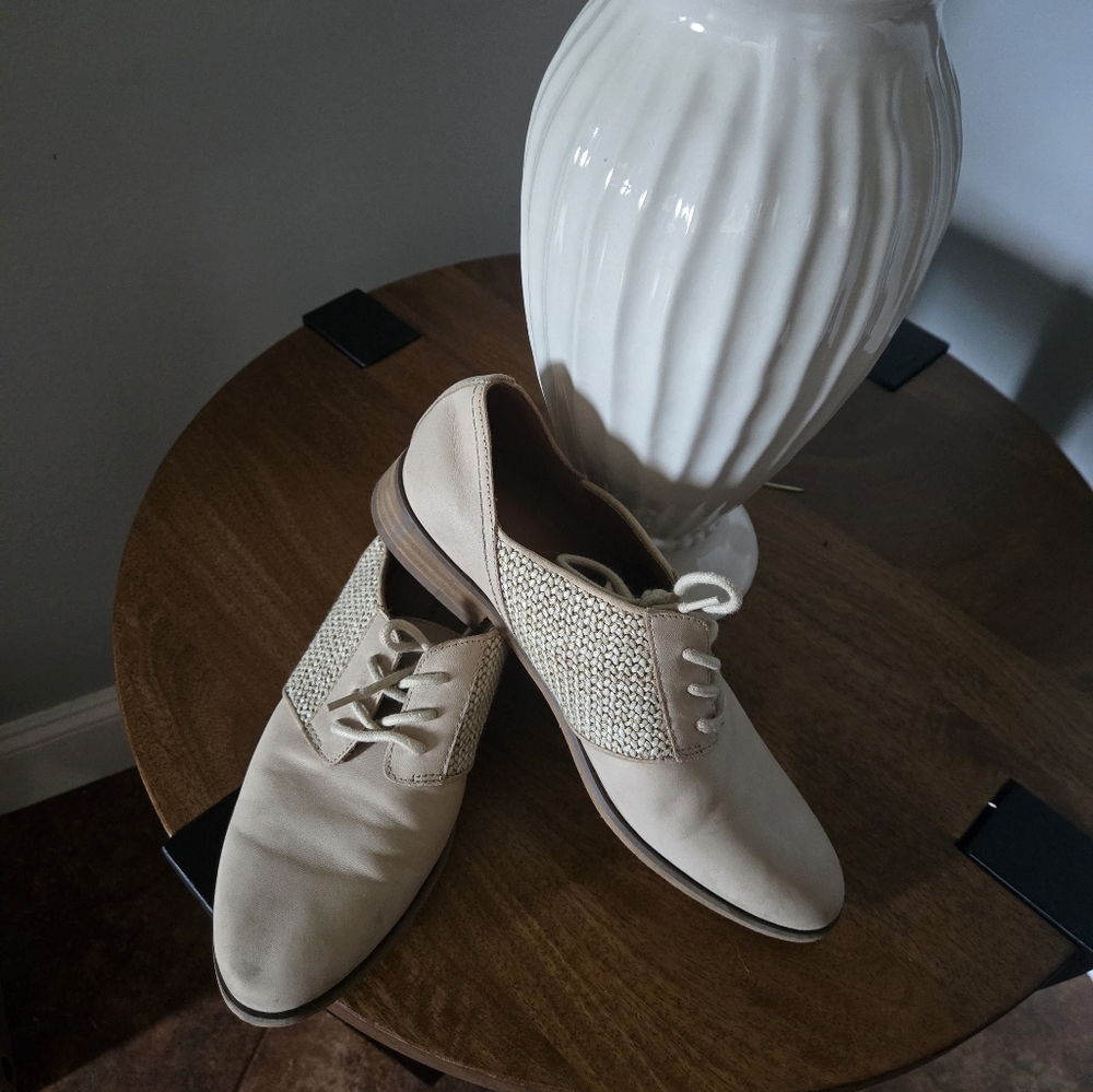 LUCKY BRAND Stylish Cream Lace-Up Shoes (9M).